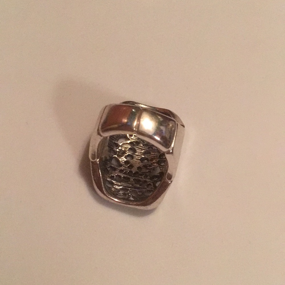Stretch Band Statement Ring - Picture 4 of 6